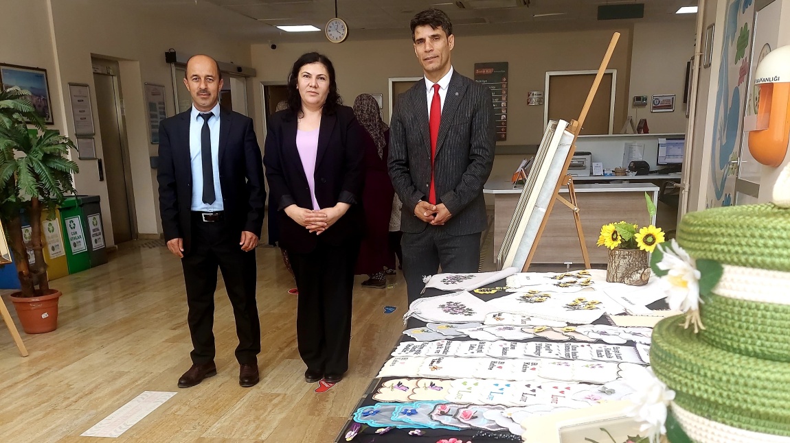 GÜMÜŞYAKA EL SANATLARI KURSUMUZDAN ANLAMLI SERGİ